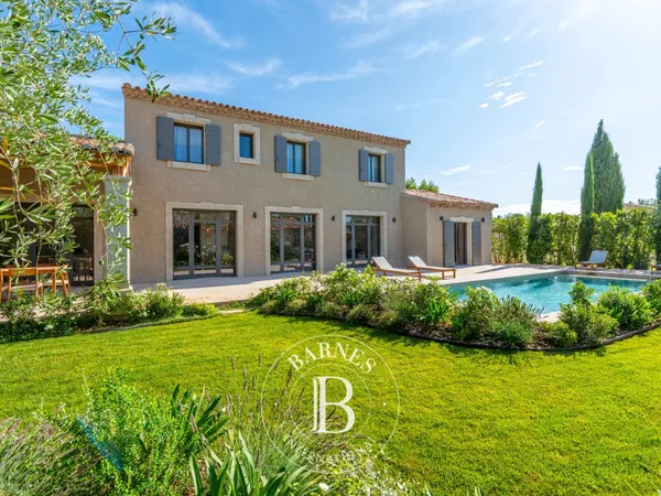 MAUSSANE LES ALPILLES-VILLA-4 CHAMBRES-PISCINE CHAUFFEE