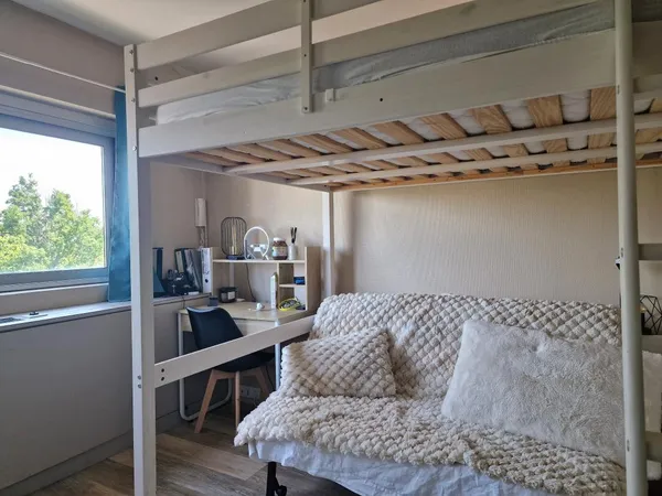 Studio lumineux avec vue dégagée - 3e étage