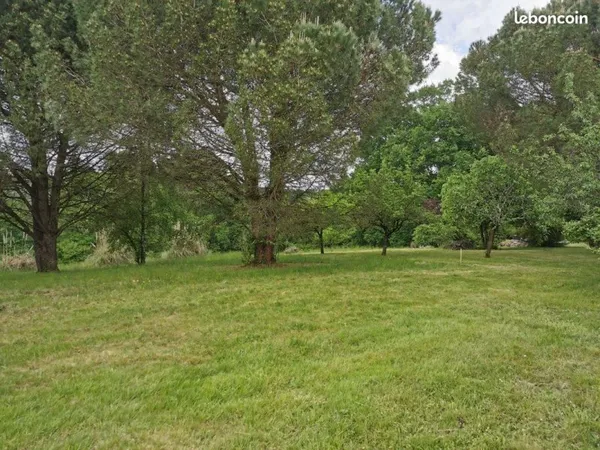 Terrain 879 m² Camarsac