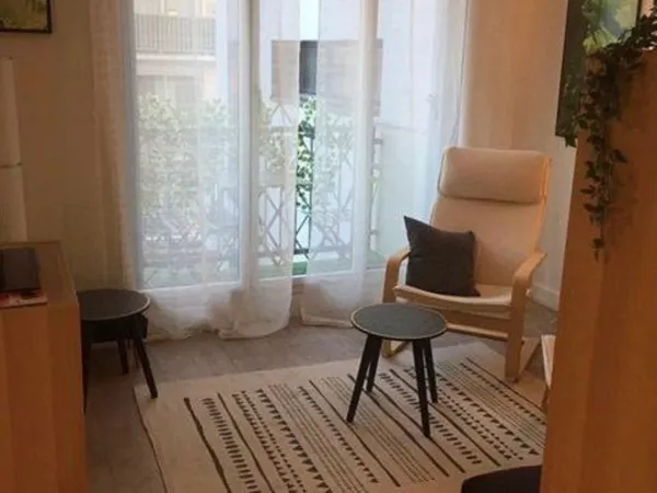 Vends grand studio meublé 29m² Paris 15, Georges Brassens
