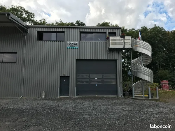Local d'activité / entrepôt 187 m²