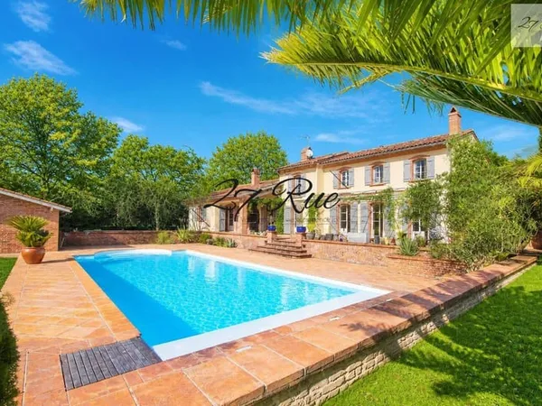 Maison 9 pièces 320 m²