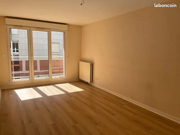T2 49m² avec GRAND BALCON -cuisine aménagée - Chartres centre