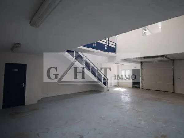 Entrepôt de 151 m² à louer à Moissy Cramayel