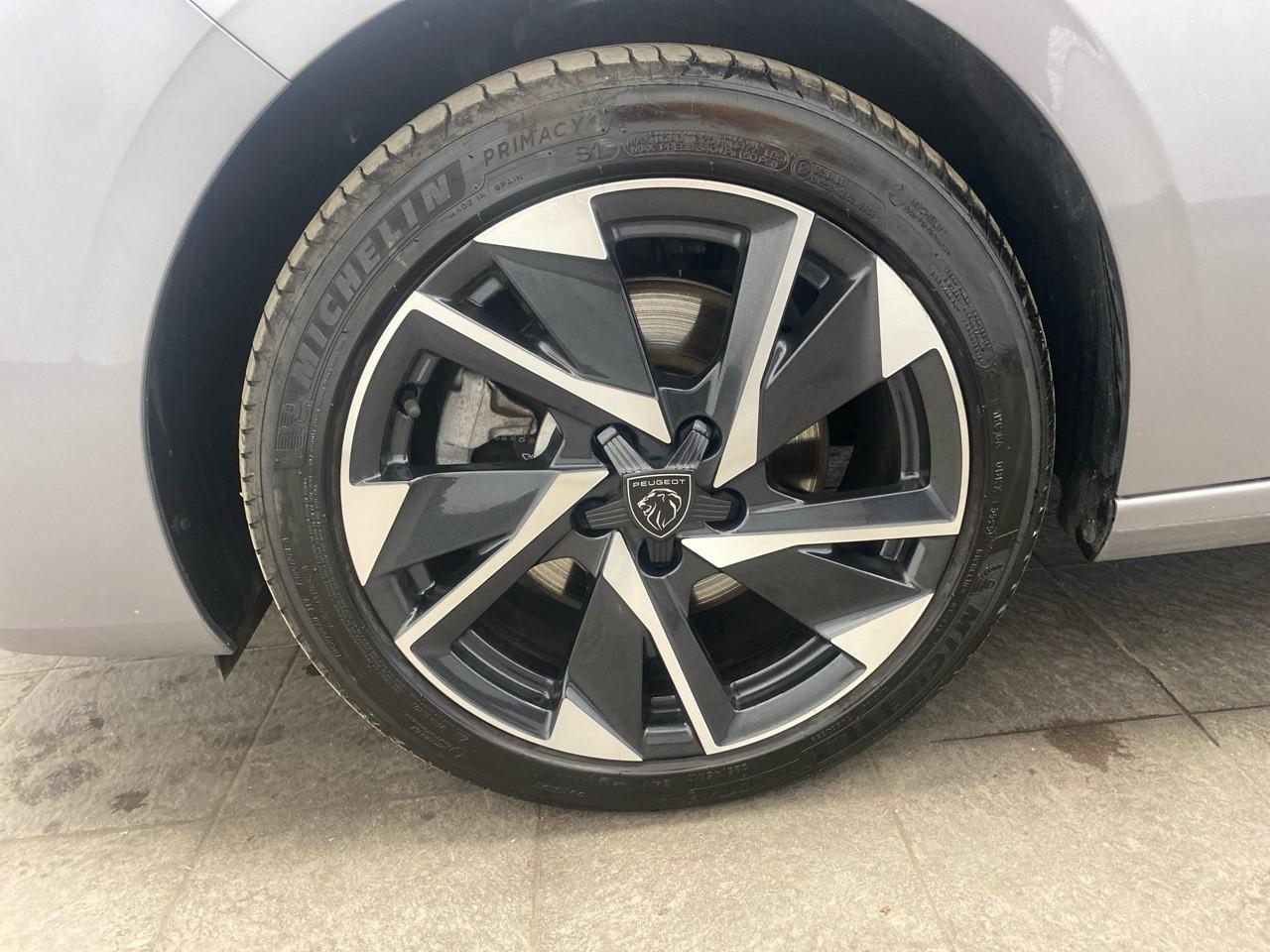 Peugeot 308 hybrid 145 e-dcs6 allure — photo 11