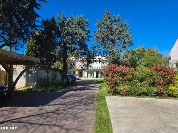 Pavillon 8 pièces 240 m²