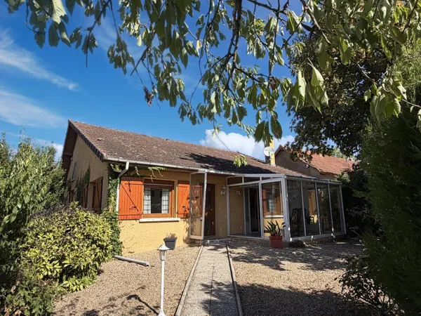 Charmante maison avec logement indépendant et garage double