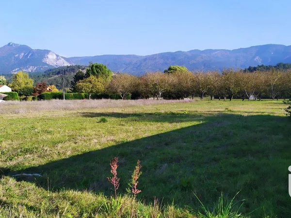 Terrain constructible 685 m²