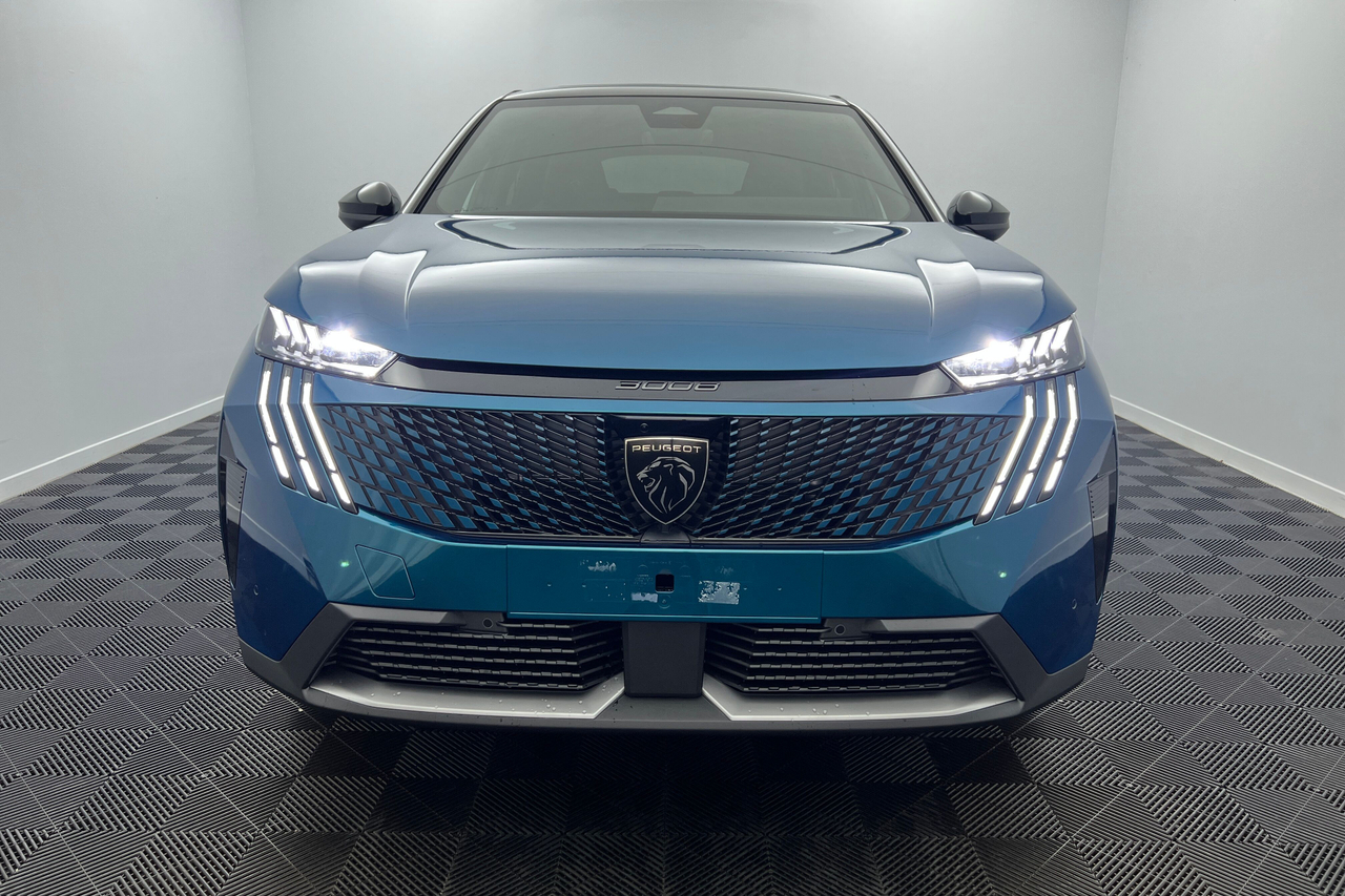 PEUGEOT 3008 Hybrid 145 e-DCS6 — photo 2