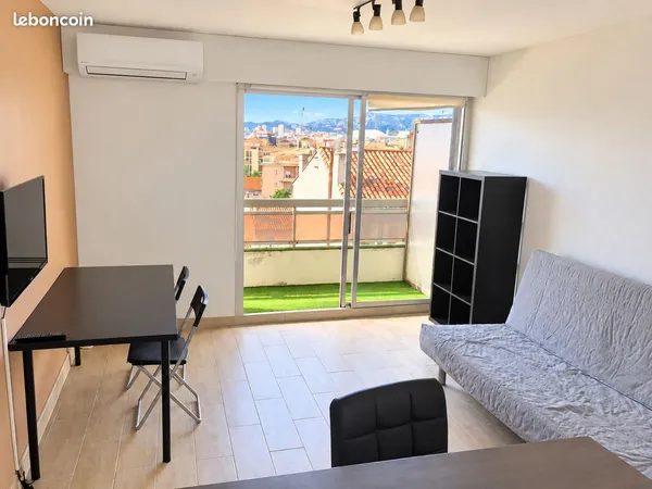 Studio meublé haut de gamme 25 m² + terrasse 5 m², avec vue dégagée - Rue Sainte Cécile - Climatisat
