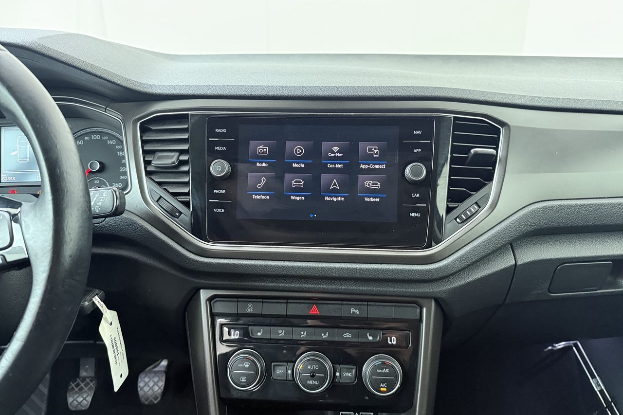 Volkswagen T-Roc — photo 11