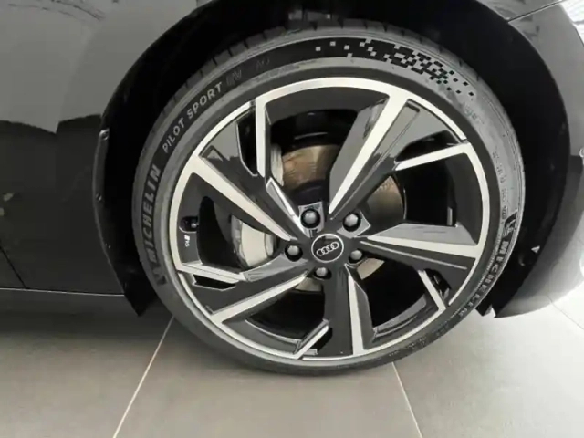 Audi A6 avant e-tron e-tron performance 367ch s line — photo 12