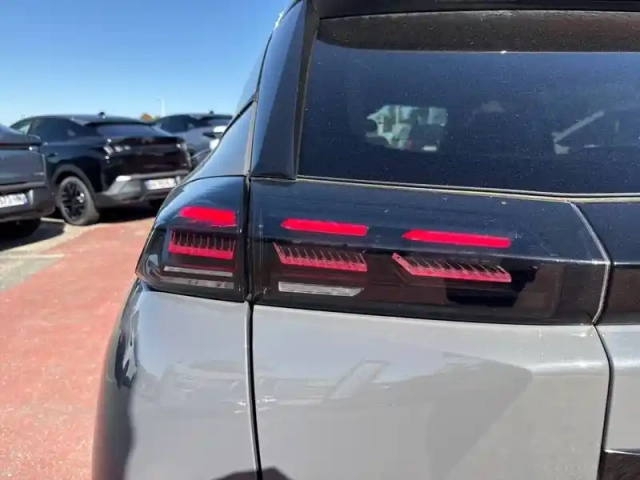 Peugeot 2008 puretech 100 s&amp;s bvm6 — photo 17