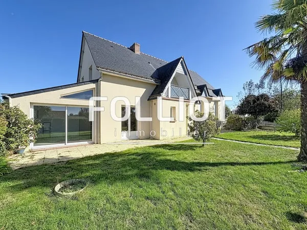Maison spacieuse 7 pièces à vendre à Taillis -