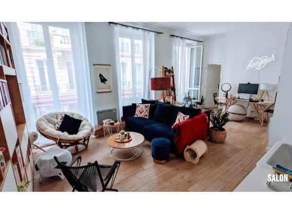 Paris 3e — Coup de coeur : 3 pièces traversant de 50m² avec verrière et 3,20 m de hauteur sous plafo