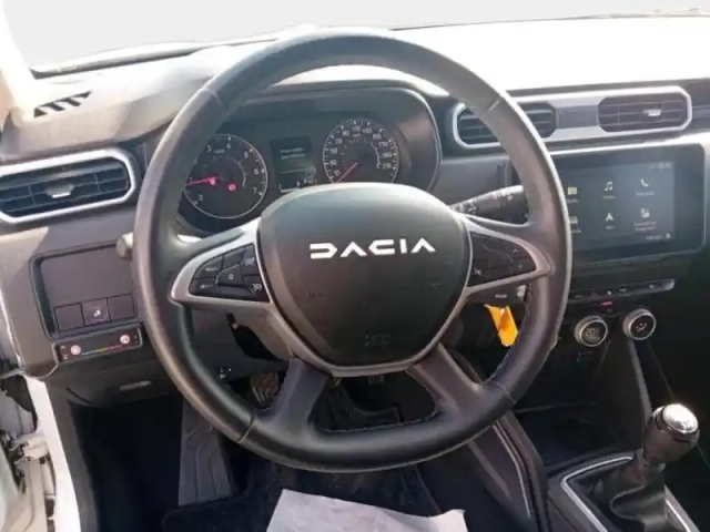 Dacia Duster 1.5 blue dci 115ch  journey 4x4 — photo 15