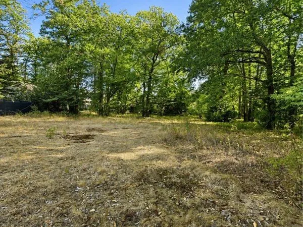 Rare à Saint-Fargeau-Ponthierry - Terrain de 1 887 m² avec permis accordé dans un hameau privé
