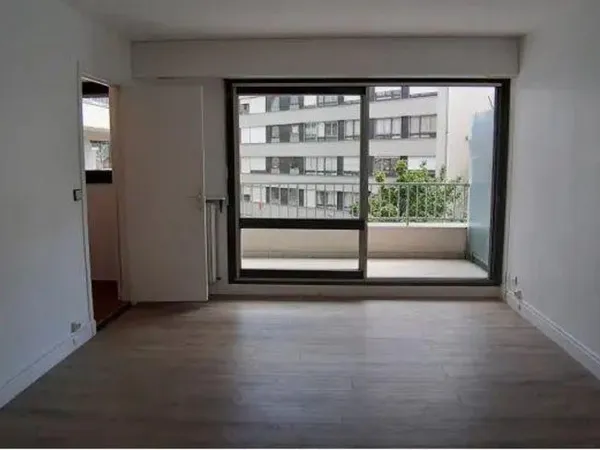 Joli studio, résidence sécurisée, grand balcon