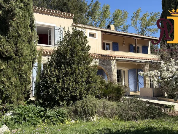 PROPRIETE DE CHARME AVEC DEPENDANCE ET PISCINE