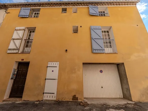 LA MOTTE - MAISON DE VILLAGE DE 100M2 AVEC GARAGE