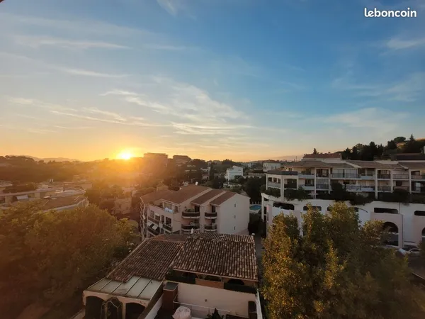 Appartement bourgeois avec son grenier a deux pas de la rue saint sauveur Le vieux cannet