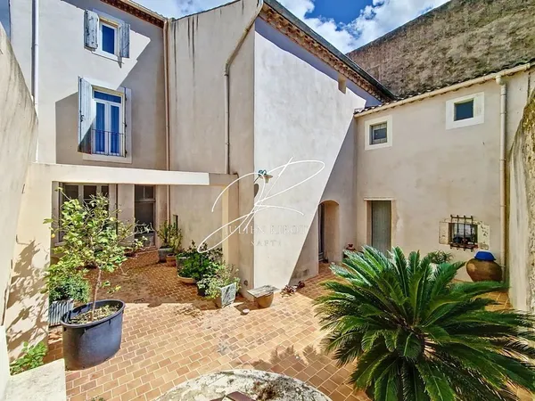 Maison T8 5 chambres 238 m² garage, cour intérieure