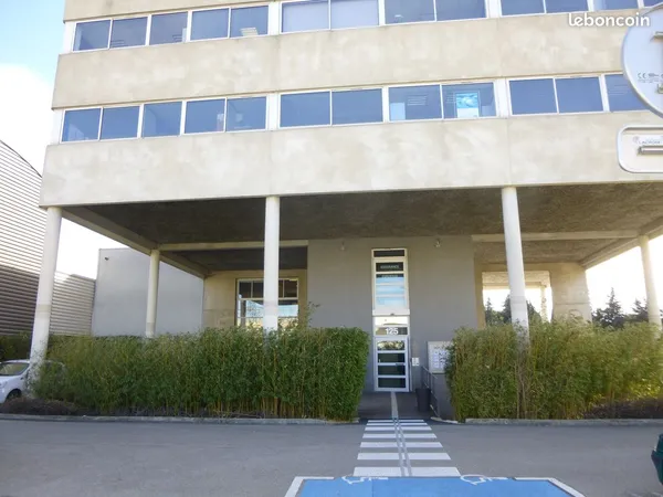 RARE Zfranche KM DELTA, BUREAU 20m2 meublé, parking