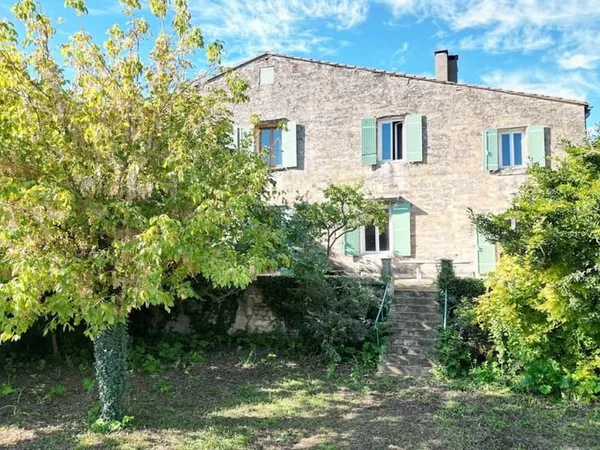 Uzès - Une Demeure De Caractère Avec Jardin
