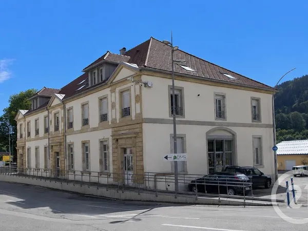 Local professionnel 1 pièce 87 m²