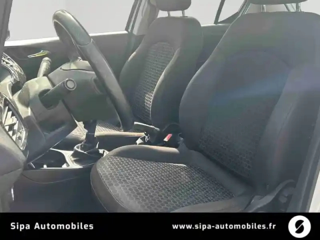 Opel Corsa 1.4 90 ch — photo 12