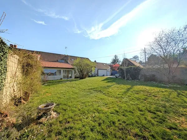 Maison ancienne sur la commune de Montholon de 266m² habitable et son jardin de 860m²