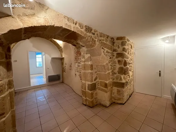 Bazas, local professionnel 46m² à 480