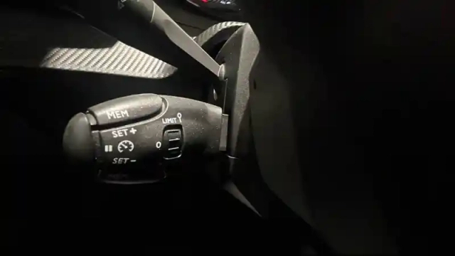 Peugeot 2008 puretech 100 s&amp;s bvm6 — photo 10