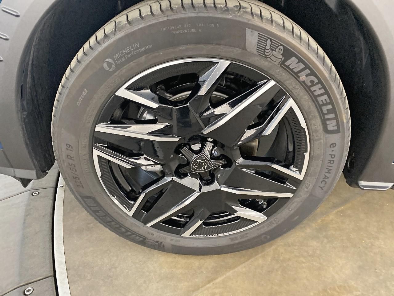 Peugeot 3008 hybrid 145 e-dcs6 allure — photo 11