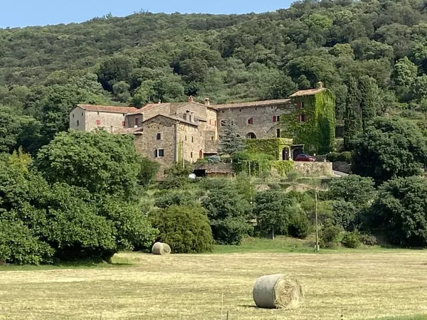 MAS DE 847 m2 sur 20 hectares.