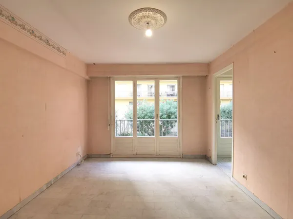 PROCHE GORBELLA : APPARTEMENT TYPE F1 AU 2EME ETAGE