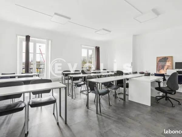 Bureau 180 m²