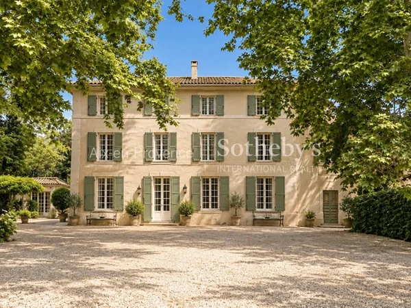 Maison 15 pièces 720 m²