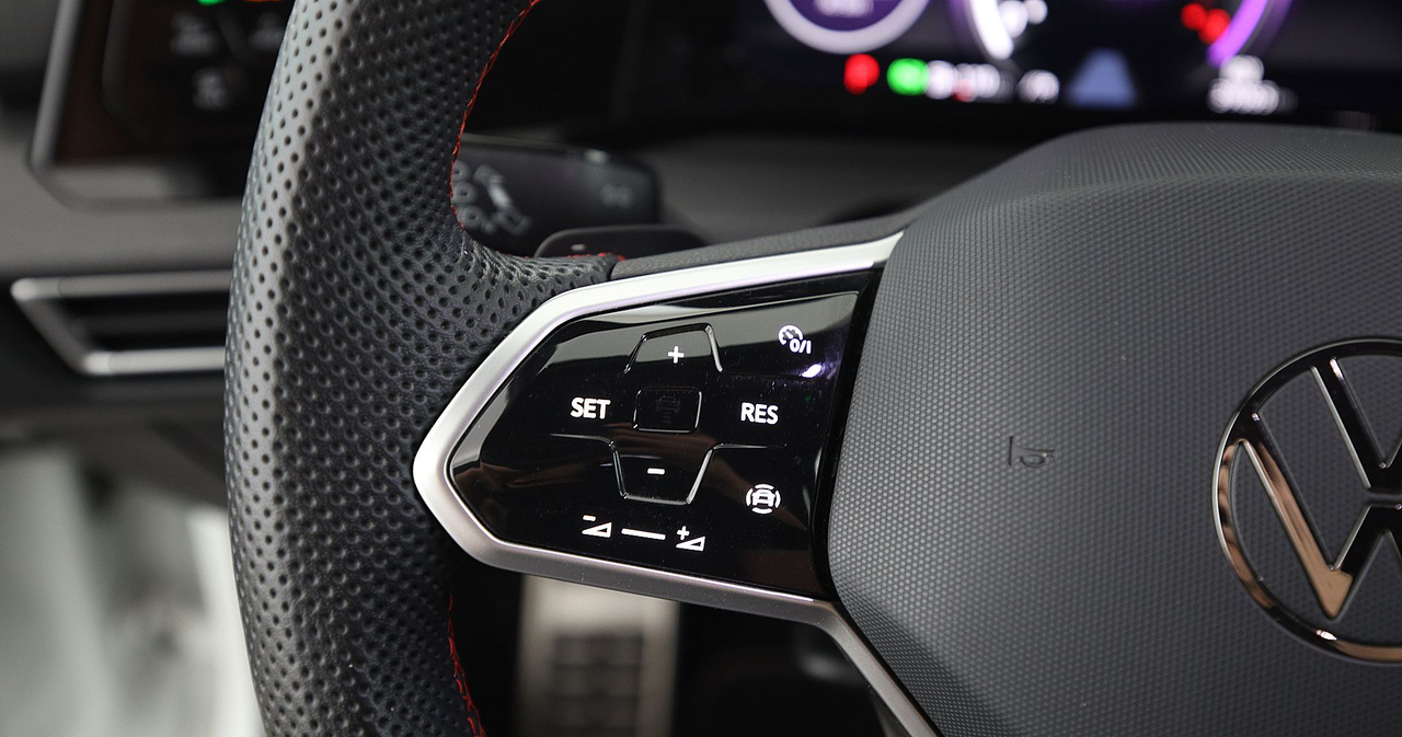 Volkswagen Golf 8 — photo 26