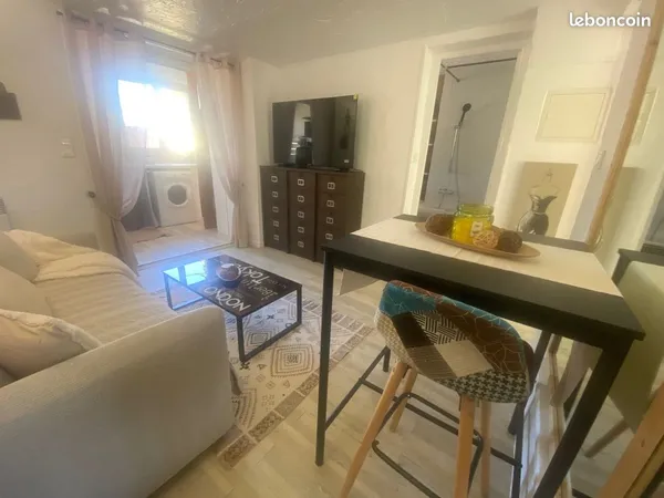 Mini maison mitoyenne avec jardin sans vis à vis, parking privatif dans propriété fermée et entrée i