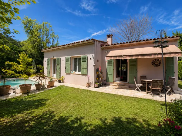 Villa 4 pièces individuelle de plan pied avec piscine proche