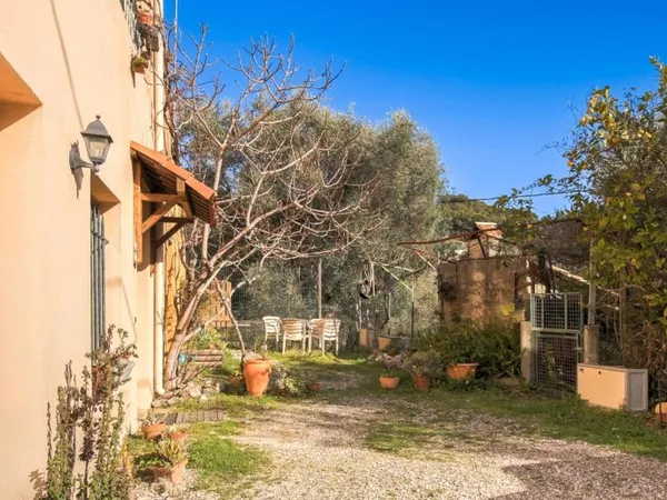 Colomars: Maison 5 Pièces avec Studio indépendant, garage