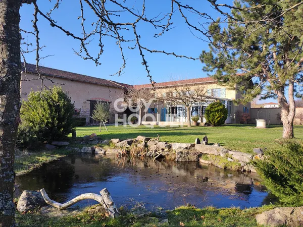 Maison de Campagne d'Exception à Grezolles de 144 m2