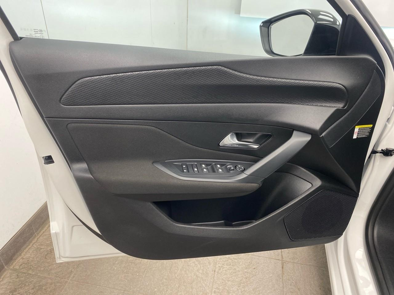 Peugeot 308 phev 180 e-eat8 active pack — photo 19