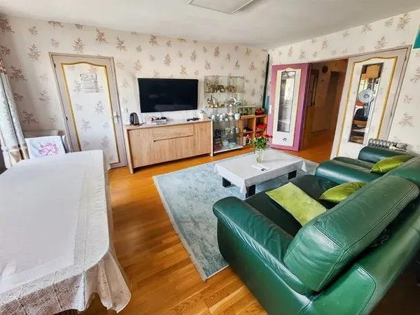 Appartement 4 pièce(s) 74.77 m2 , Balcon , cave et place de parking