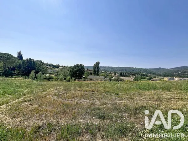 Terrain 796 m²
