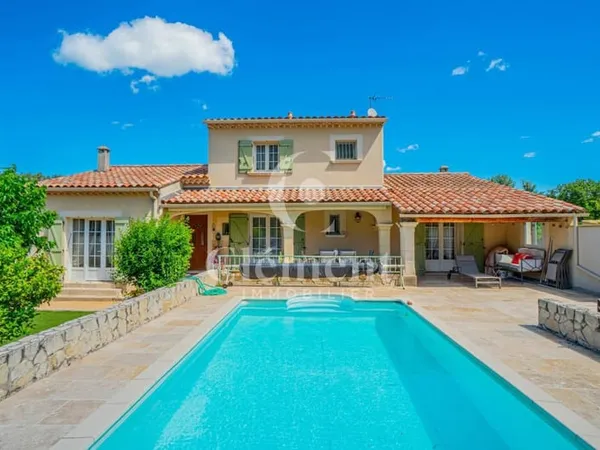 Maison familiale 5 pièces avec piscine - Piolenc