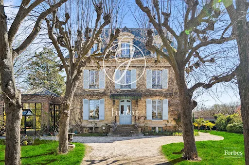 Maison 10 pièces 490 m²