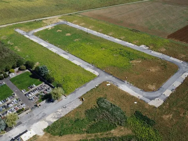 Terrain 49600 m²