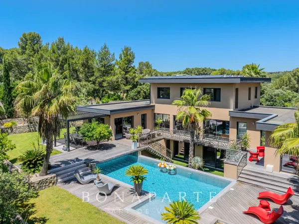 LA VILLA T5 OÙ LE SUD S'INSTALLE À DEMEURE.